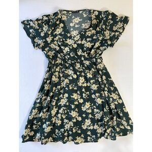 BloomChic Floral Wrap Style Dress Green Cream Short Sleeve Plus Size 14-16